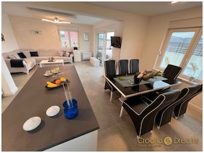 Apartment, 3 Schlafzimmer, Raucher, Balkon | Wohnbereich