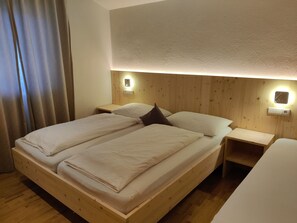 Room, 2 Bedrooms, Accessible, Balcony