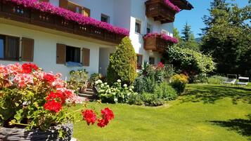 House, 1 Bedroom, Accessible, Balcony | Garden