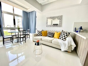 Condo, 1 Bedroom, Accessible, Terrace | Dining