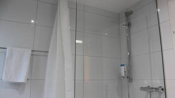 Apartment, 1 Schlafzimmer, Stadtblick | Badezimmer | Seife, Shampoo