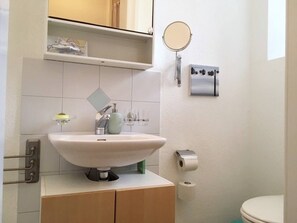 Apartment, 3 Bedrooms, Terrace, City View | Bathroom - Casa Schilling - 4 Charming Rooms in the Best Location (St. Gallen)