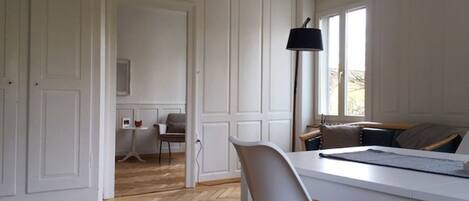 Apartment, 3 Bedrooms, Terrace, City View | Interior