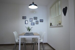 Dining - Casa Schilling- 2,5 Rooms With Balcony Near Hospital, University (St. Gallen)