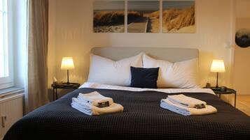 Apartment, 1 Bedroom | 1 bedroom, travel cot, bed sheets