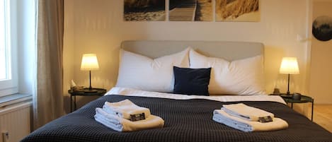 Apartment, 1 Bedroom | 1 bedroom, travel crib, bed sheets
