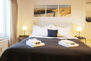 Apartment, 1 Bedroom | 1 bedroom, travel crib, bed sheets