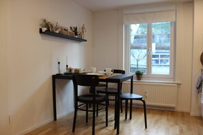 Apartment, 1 Bedroom | Dining room