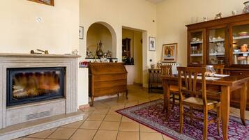Shared Dormitory, 1 Bedroom, Fireplace | Lounge