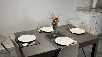 Condo, 3 Bedrooms, Balcony, City View | Dining room