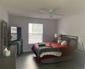 Condo, 3 Bedrooms, Balcony, City View