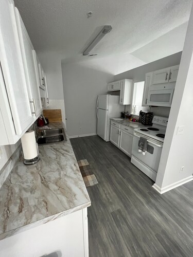 Stylish, Cozy Corporate Condo