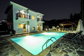 Appartement, 3 chambres, piscine privée, vue jardin | Extérieur