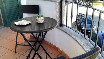 Casa, 2 quartos, sacada, vista para a cidade | Sacada