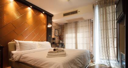 2A - 2 Bedroom Downtown Apartment With Shared Pool