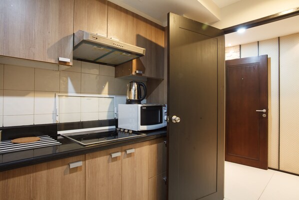 Appartement, 2 chambres, accessible aux personnes à mobilité réduite, balcon | Cuisine privée | Four à micro-ondes