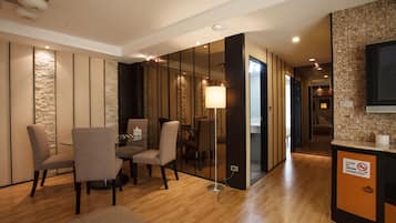 Apartment, 2 Bedrooms, Accessible, Balcony | Interior