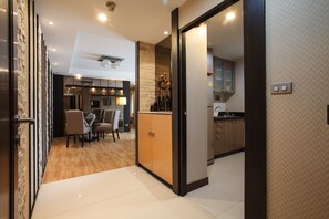 Condo, 2 Bedrooms, Accessible, Balcony | Interior