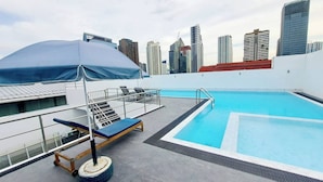 A rooftop pool with a city skyline in the background. - 2B - 2 Bedrooms and 2 Bathrooms Located Downtown Apartment With Shared Pool (Bangkok)