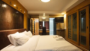 A hotel room with a large bed, a desk, a TV, and a wardrobe. - 2B - 2 Bedrooms and 2 Bathrooms Located Downtown Apartment With Shared Pool (Bangkok)