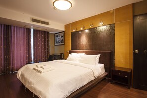 2 bedrooms, WiFi - 2B - 2 Bedrooms and 2 Bathrooms Located Downtown Apartment With Shared Pool (Bangkok)