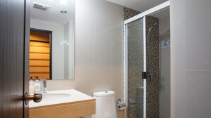 A modern bathroom with a sink, toilet, and shower. - 3A - 2 Bedroom Downtown Apartment With Shared Pool (Bangkok)