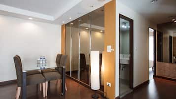 Apartment, 2 Bedrooms, Accessible, Balcony | Interior
