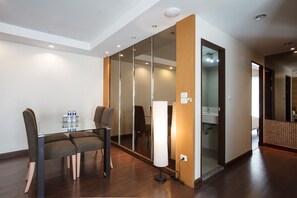อพาร์ทเมนท์, 2 ห้องนอน, พร้อมสิ่งอำนวยความสะดวกสำหรับผู้พิการ, ระเบียง | ภายใน
