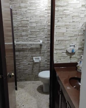 Bathroom - 3 Rooms Appartment in Cruz del Sur (Guadalajara)
