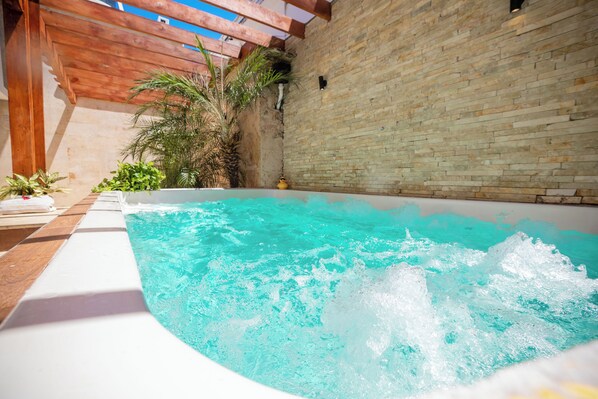 Shared Dormitory, 1 Bedroom, Accessible, Smoking | Pool