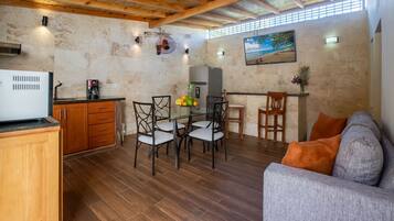 Shared Dormitory, 1 Bedroom, Accessible, Smoking | Living room