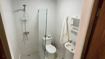 Dormitorio compartido, 1 habitación, con acceso para personas discapacitadas, para fumadores | Baño