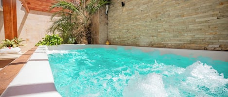 Shared Dormitory, 1 Bedroom, Accessible, Smoking | Pool