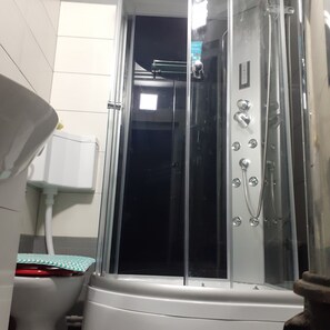 Ferienhaus, 2 Schlafzimmer, Raucher, Terrasse | Badezimmer