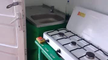 House, 2 Bedrooms, Smoking, Patio | Private kitchen