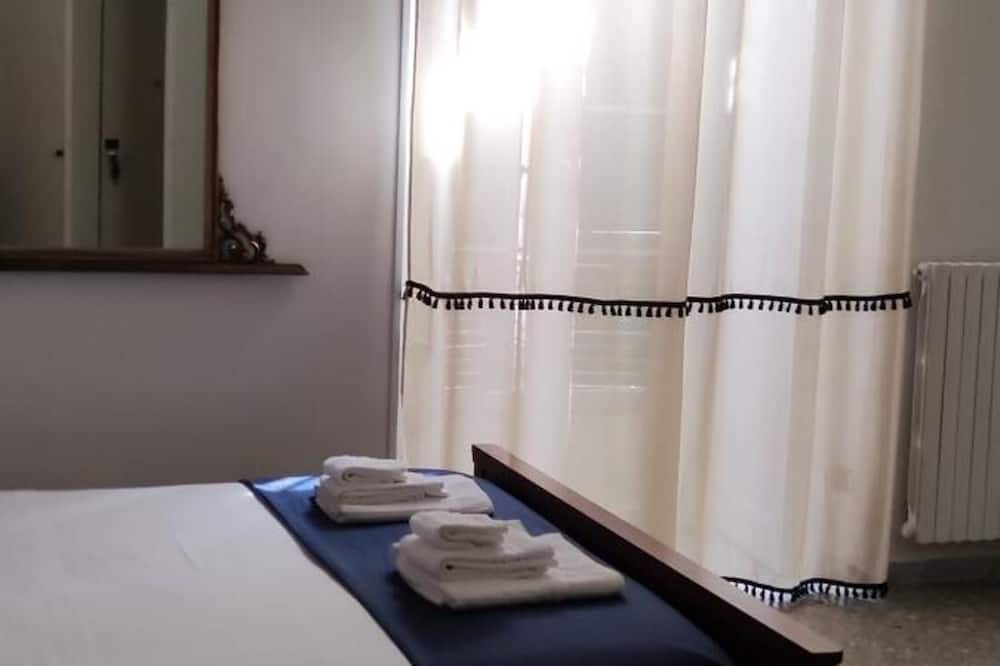 Room-come and Visit Naples !! We Look fo