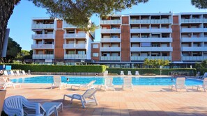 Studio - flera sovrum - balkong - utsikt mot trädgården | Pool | Utomhuspool