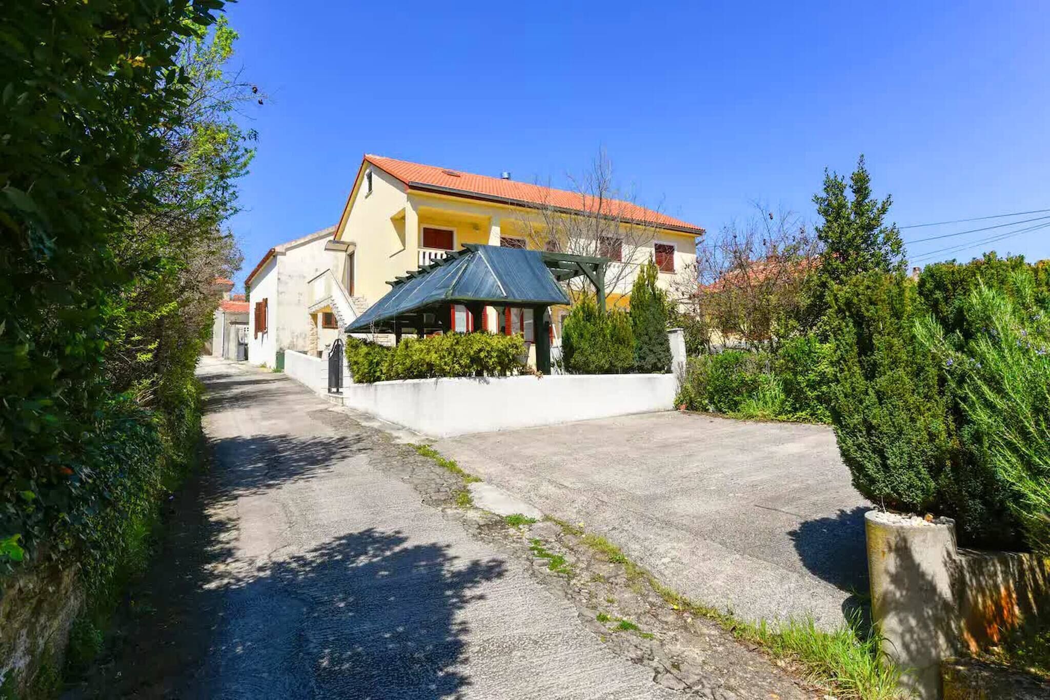 Apartment, 2 Bedrooms, Smoking, Terrace | Property grounds