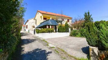 Apartment, 2 Bedrooms, Smoking, Terrace | Property grounds