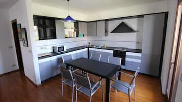 Apartment, 3 Schlafzimmer, Balkon, Stadtblick | Innenbereich