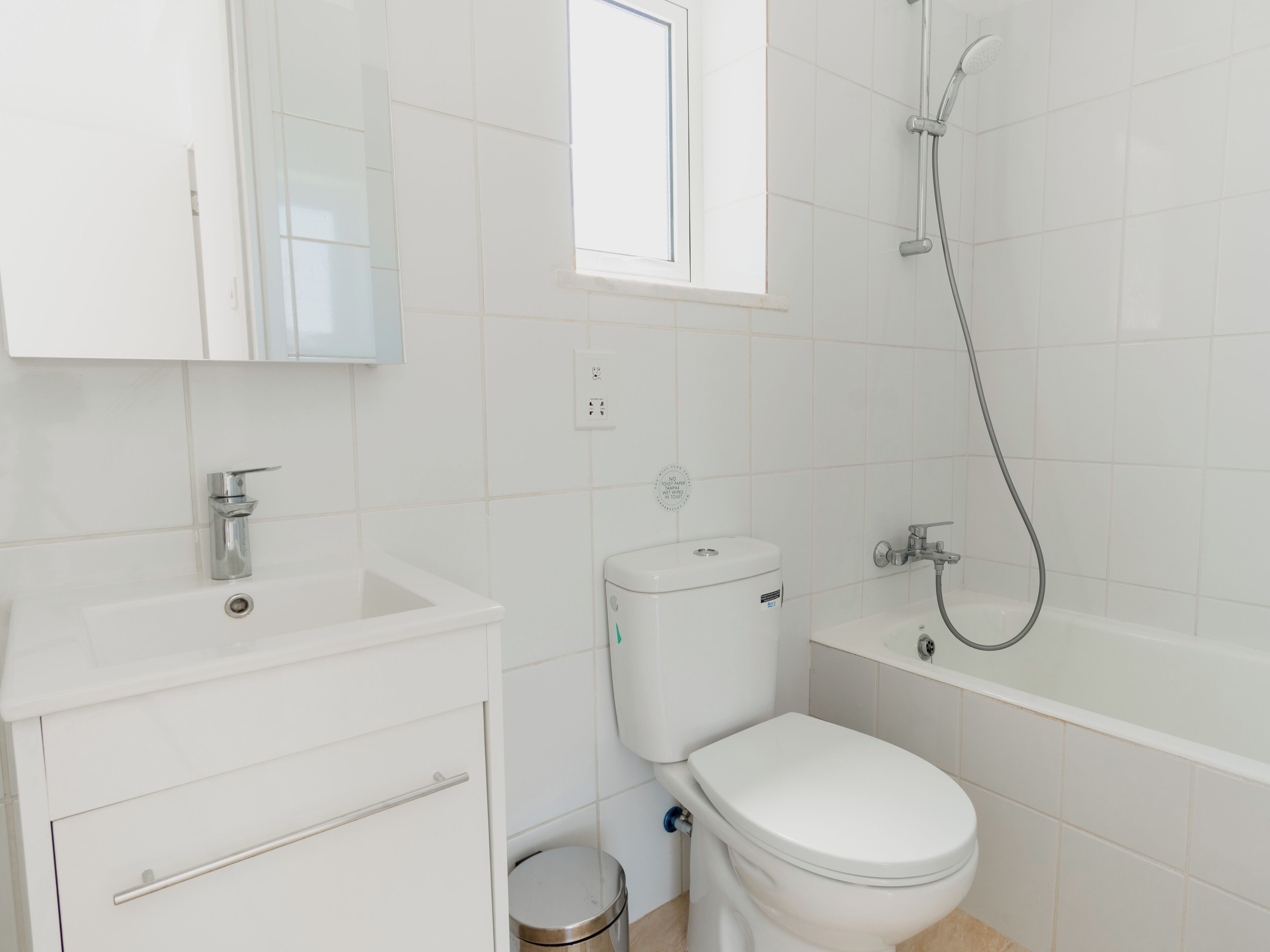 Sanders White Mountains - Bright Villa With Pool