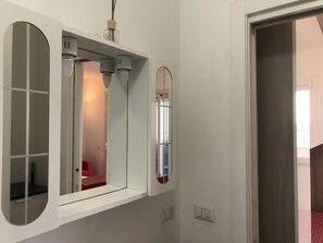 Monolocale, accessibile ai disabili, terrazzo | Dotazioni del bagno