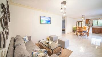 Apartamento, 2 quartos, para fumantes, piscina particular | Sala de estar