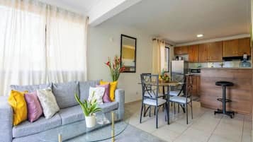 Condo, 1 Bedroom, Accessible, Smoking | Living room