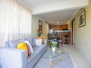 Condo, 1 Bedroom, Accessible, Smoking | Living room