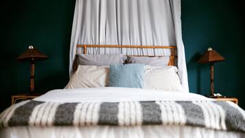 Apartment, 1 Bedroom, Terrace, Mountain View | 1 bedroom, bed sheets