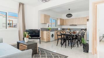 Villa, 3 Bedrooms, Private Pool, Pool View | Interior