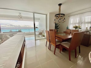 Apartment, 3 Bedrooms, Accessible, Smoking | Dining room