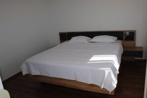 Apartment, 4 Bedrooms, Smoking, Terrace