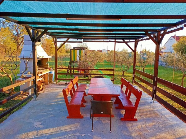 Departamento, 4 habitaciones, para fumadores, Terraza | Restaurantes